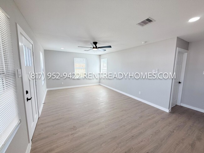 Photo - 1506 Eastway St