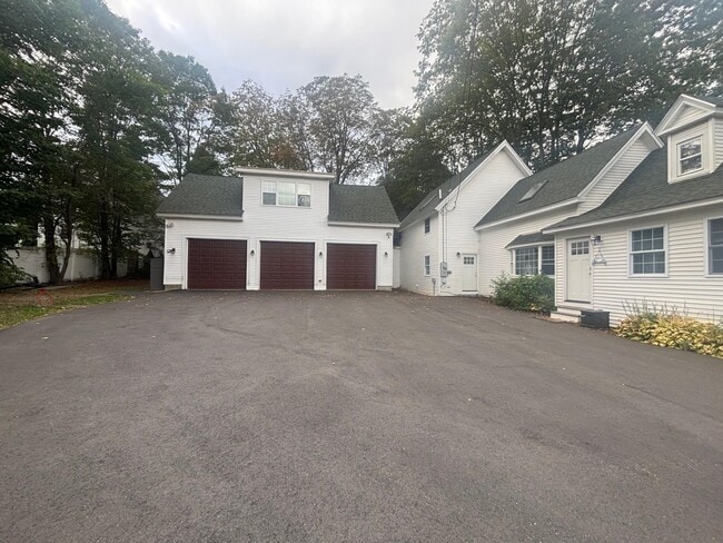 25 Lang St Unit B