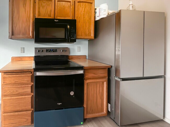 Photo - 221 McCarrey St