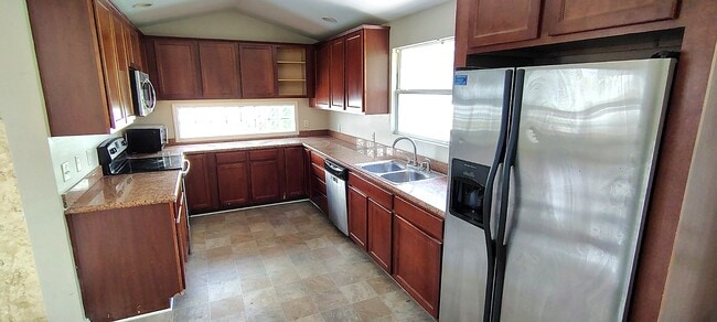 Photo - 807 Stockell St