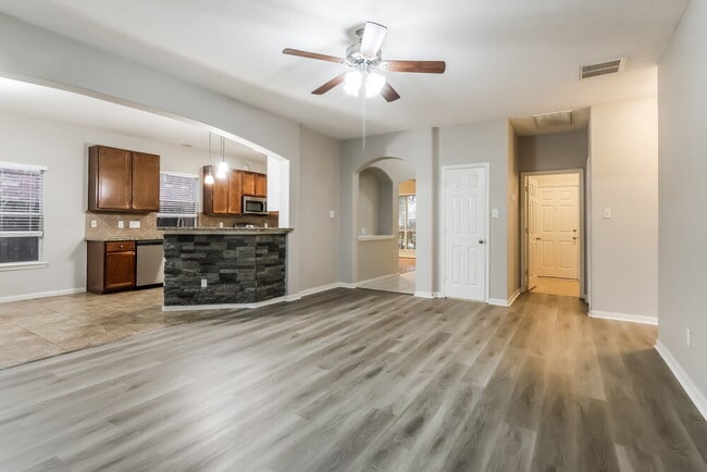 Photo - 12927 Pine Woods St