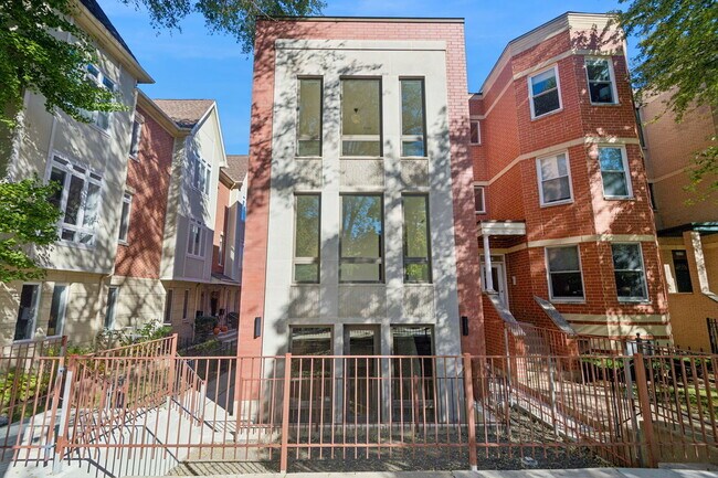 2323 N Lister Ave
