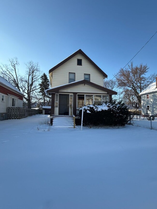 Single Family Home - Single Family Home