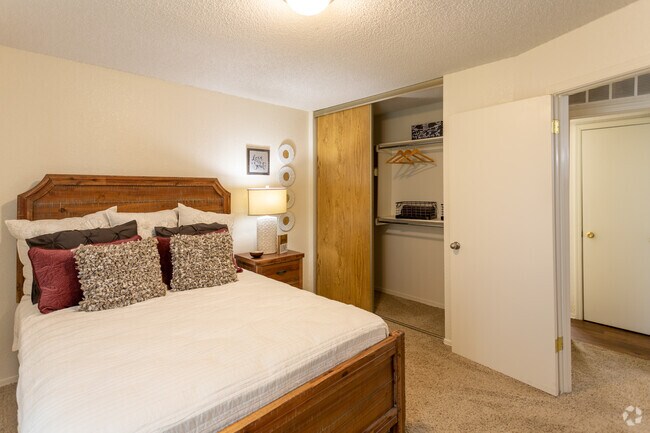 1BR, 1BA - 650 SF