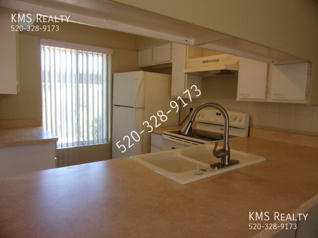 Photo - 702 S Pantano Rd