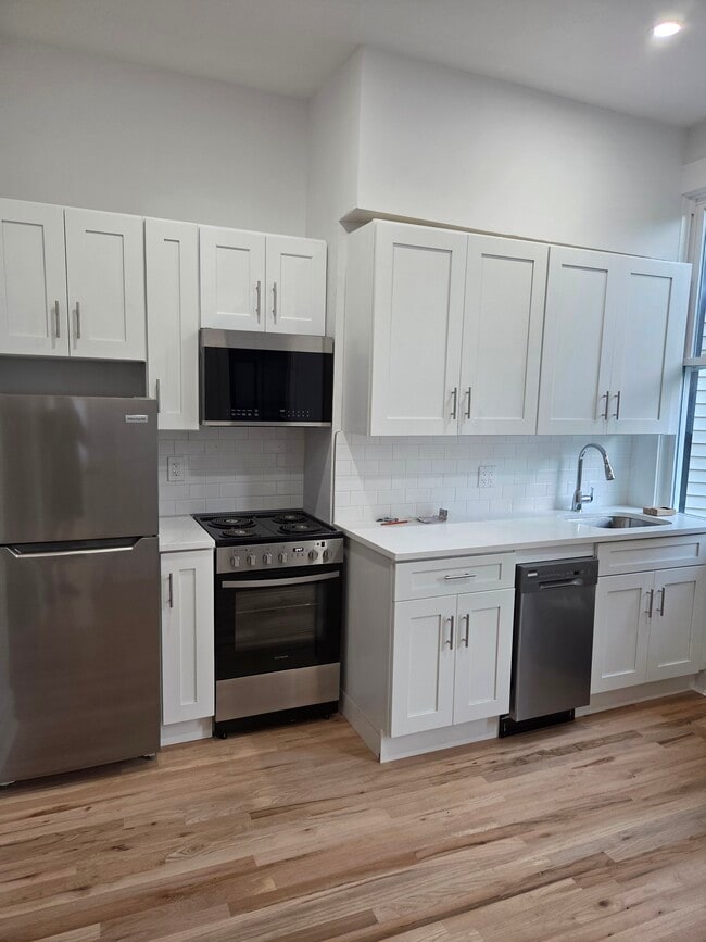 Building Photo - 2377 32nd St Unit 2