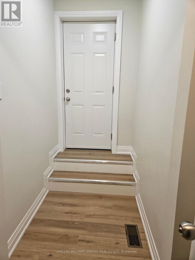 Photo - 111 Rosswell Dr