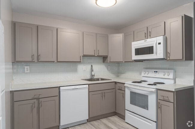 2BR, 1BA - 985SF - Kitchen - Colony Arms