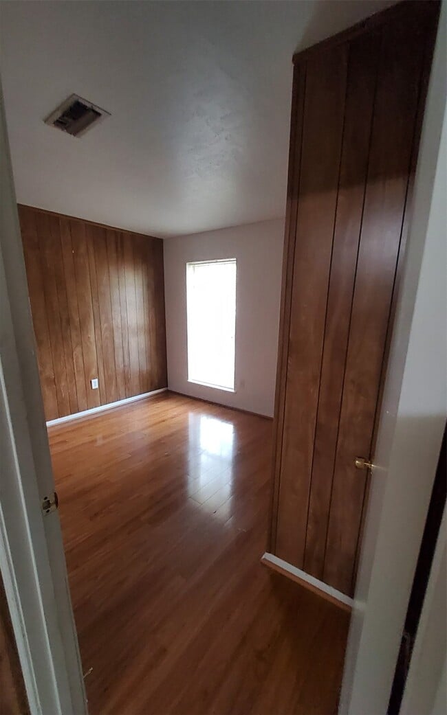 Photo - 2121 Redwood St