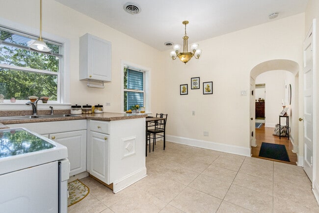 Photo - 312 Bridge St