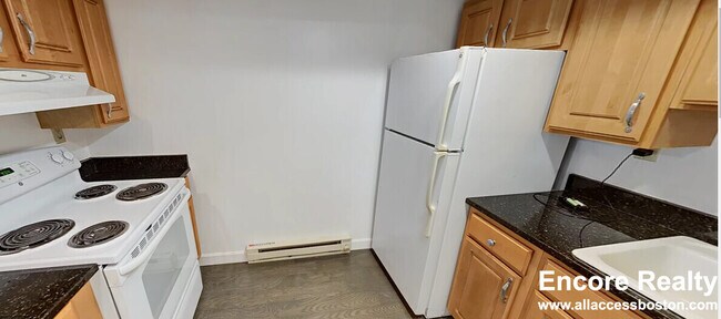 Building Photo - 109 Queensberry St Unit D