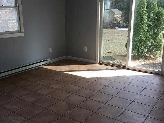 Photo - Amazing 3 bedroom, 1 bathroom house in Southampton.