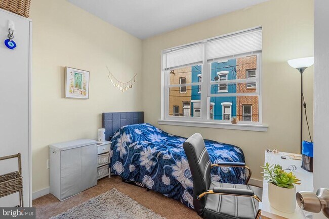 Photo - 1724 Monument St