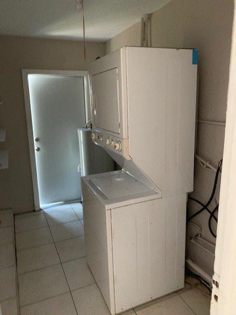 Photo - St Petersburg, SFH 3 beds/1 bath Laundry inside