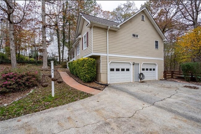Photo - 225 Hawkins Farm Cir