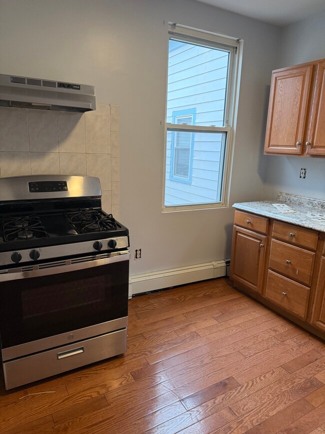 Building Photo - 75 Putnam St Unit 1