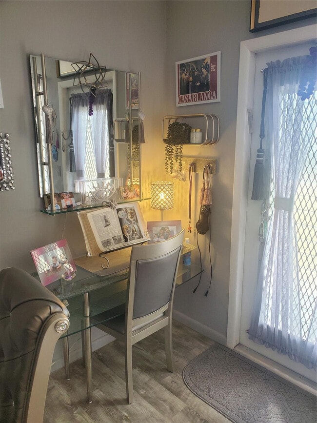 Photo - 4058 Ainslie Dr