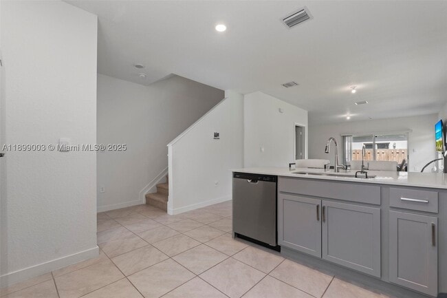 Photo - 377 NE 1st St