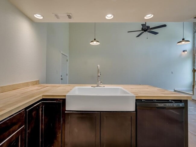 Photo - 110 S Main St Unit 104