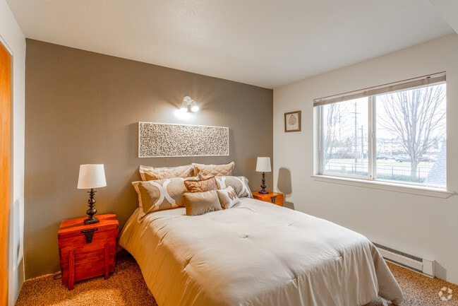 2BR, 1BA - 902 SF
