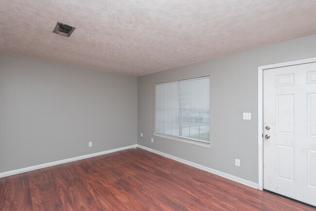 Photo - 525 Quigley Rd
