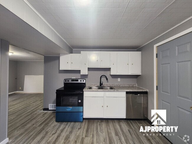 Building Photo - 1013 S Blauvelt Ave Rental