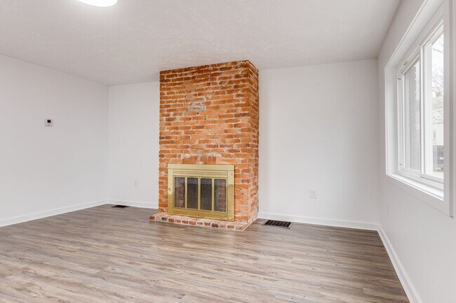 Photo - Available NOW - Private 2 Bedroom Home w/ Beautiful Updates!