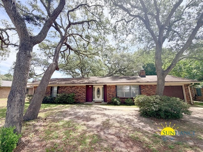 Building Photo - Comfortable 3BR Home in Fort Walton Beach Near Hurlburt Field & Eglin AFB!