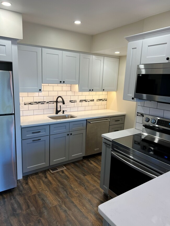Building Photo - 149 W Kenilworth Cir Unit 149