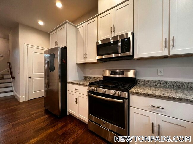 Building Photo - 2044 Beacon St