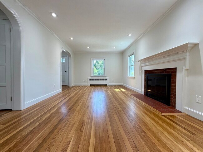 Photo - 251 May St
