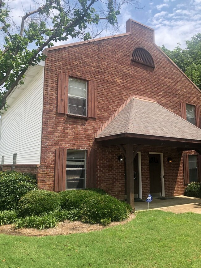 Building Photo - 2BR/2.5BA FOR RENT