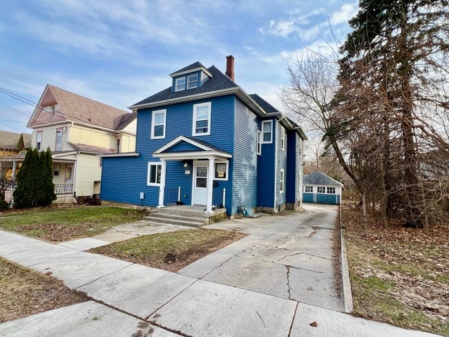 Building Photo - 216 E South St