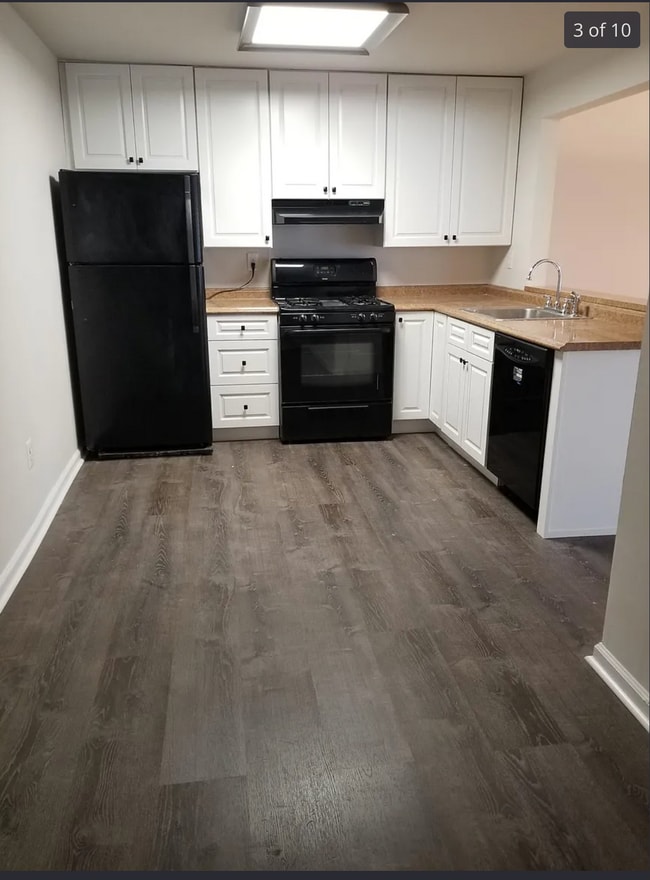 Photo - 2 Markham Cir