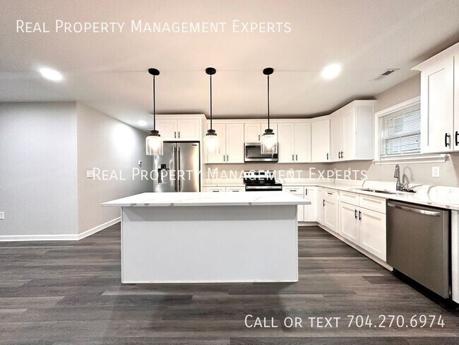 Photo - 2000 St John St