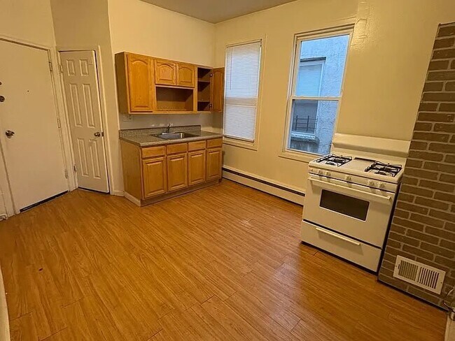 Photo - 127 W 54th St Unit apt 5