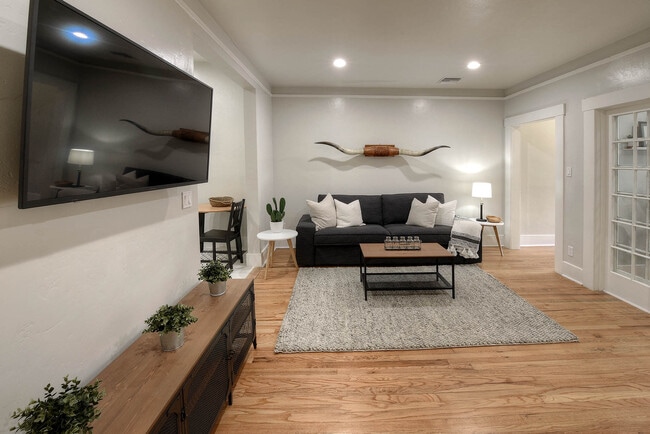 1 habitación, 1 baño - 550 pies cuadrados - Sala de estar - San Carlos