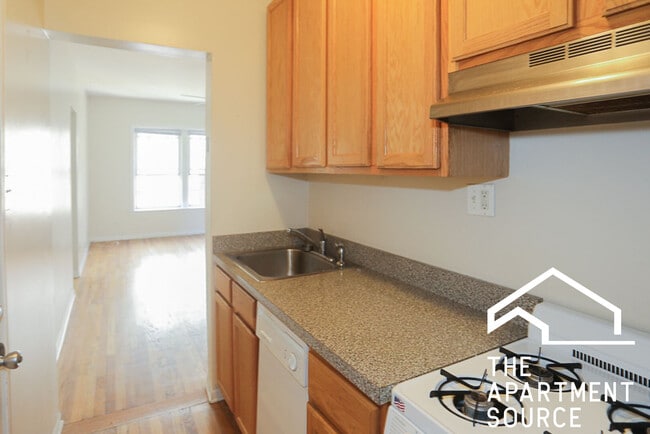 Photo - 3917 N Pine Grove Ave Unit 3W