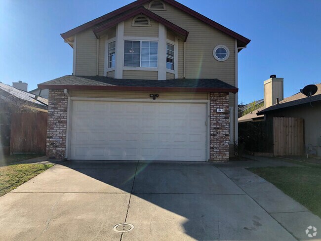 Building Photo - Cozy & Well-Maintained Home in a Peaceful ...