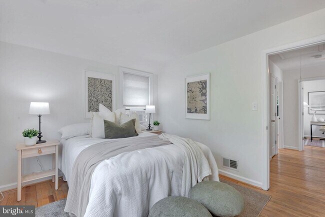 Photo - 2842 30th St NE