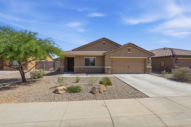 Building Photo - 4bedroom 2 bath single family home!
