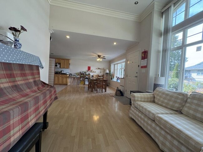 Building Photo - 3 bedroom in Burnaby BC V5H 2S3