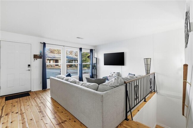 Photo - 10 Dogwood Dr