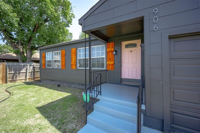 Photo - 906 NW 46th St