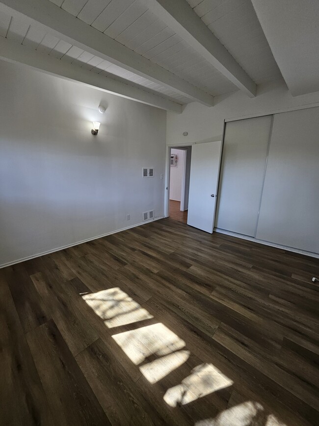 Photo - Holiday Manor