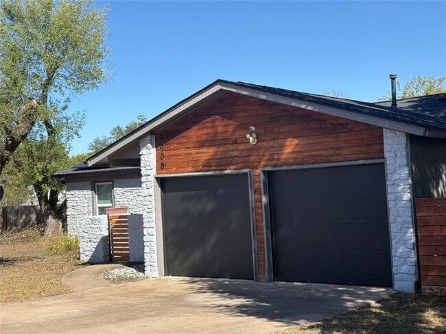 Photo - 1900 Dauphine Cove