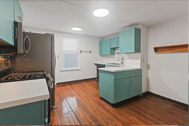 Eat-in Kitchen - 9 Wyatt St