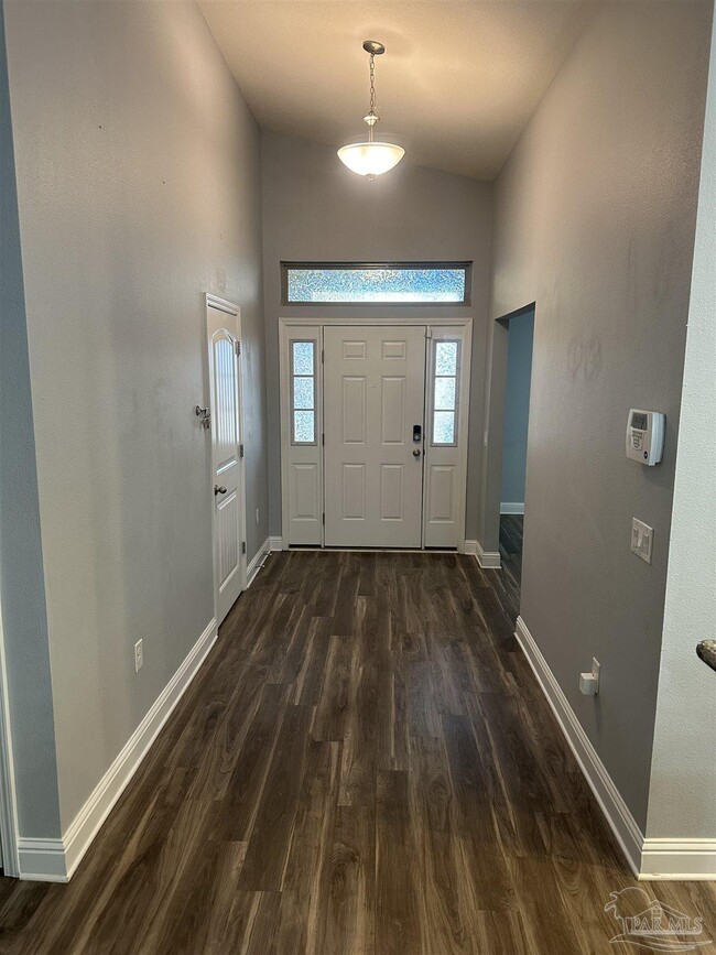 Photo - 2413 Spur Ln