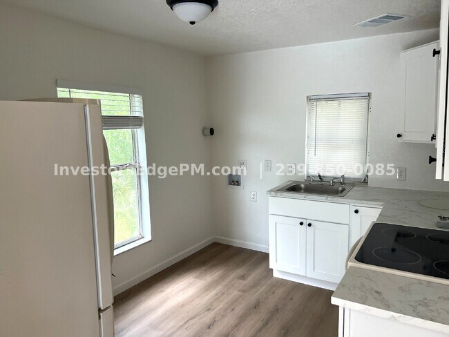 Photo - Beautifully Renovated 2BR w/ Loft & Private Deck Unit 3
