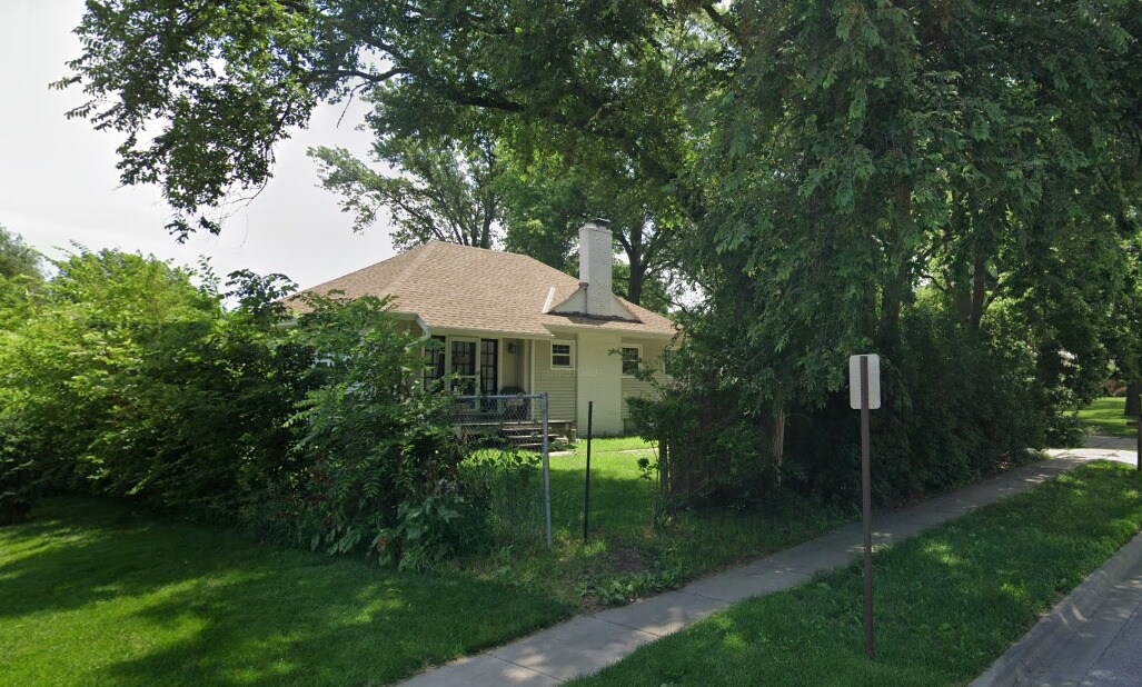 Photo - 2600 S 40th St